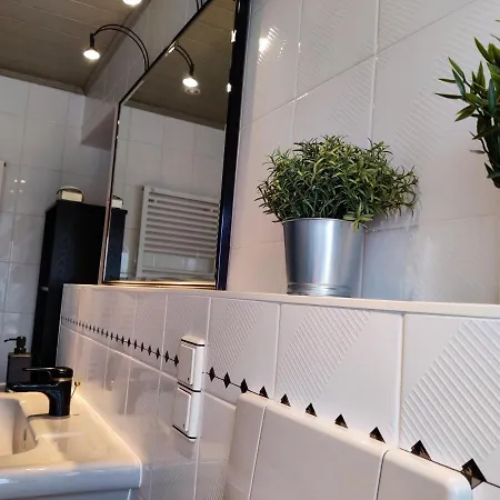 아파트 In Quiet Beautiful Area With Two Separate, Modern, Furnished *