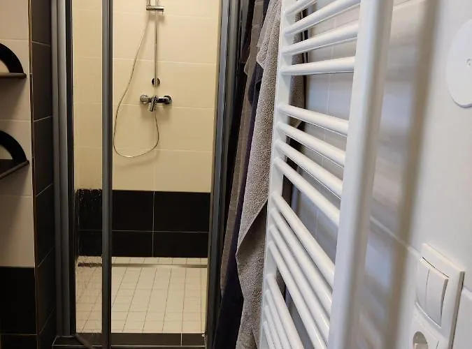 Appartement In Quiet Beautiful Area With Two Separate, Modern, Furnished Deutsch-Wagram